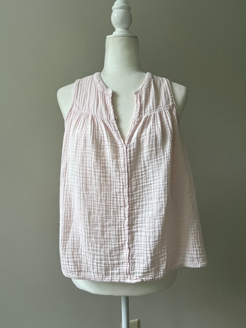 XiRENA Light Pink Cotton Gauze Sleeveless V-Neck Top